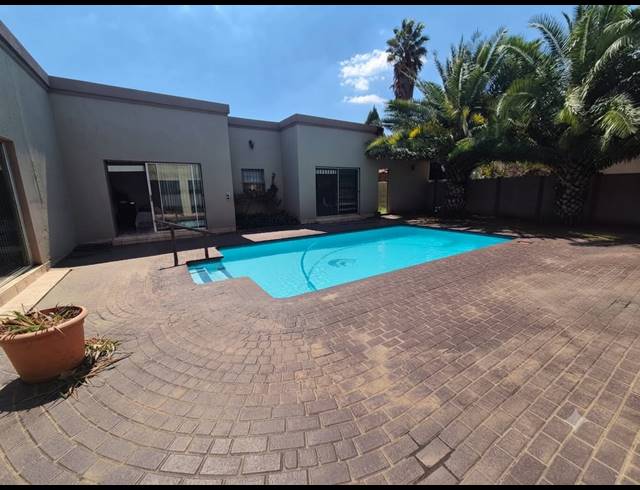 3 BEDROOM HOUSE FOR SALE IN VANDERBIJLPARK SE 2